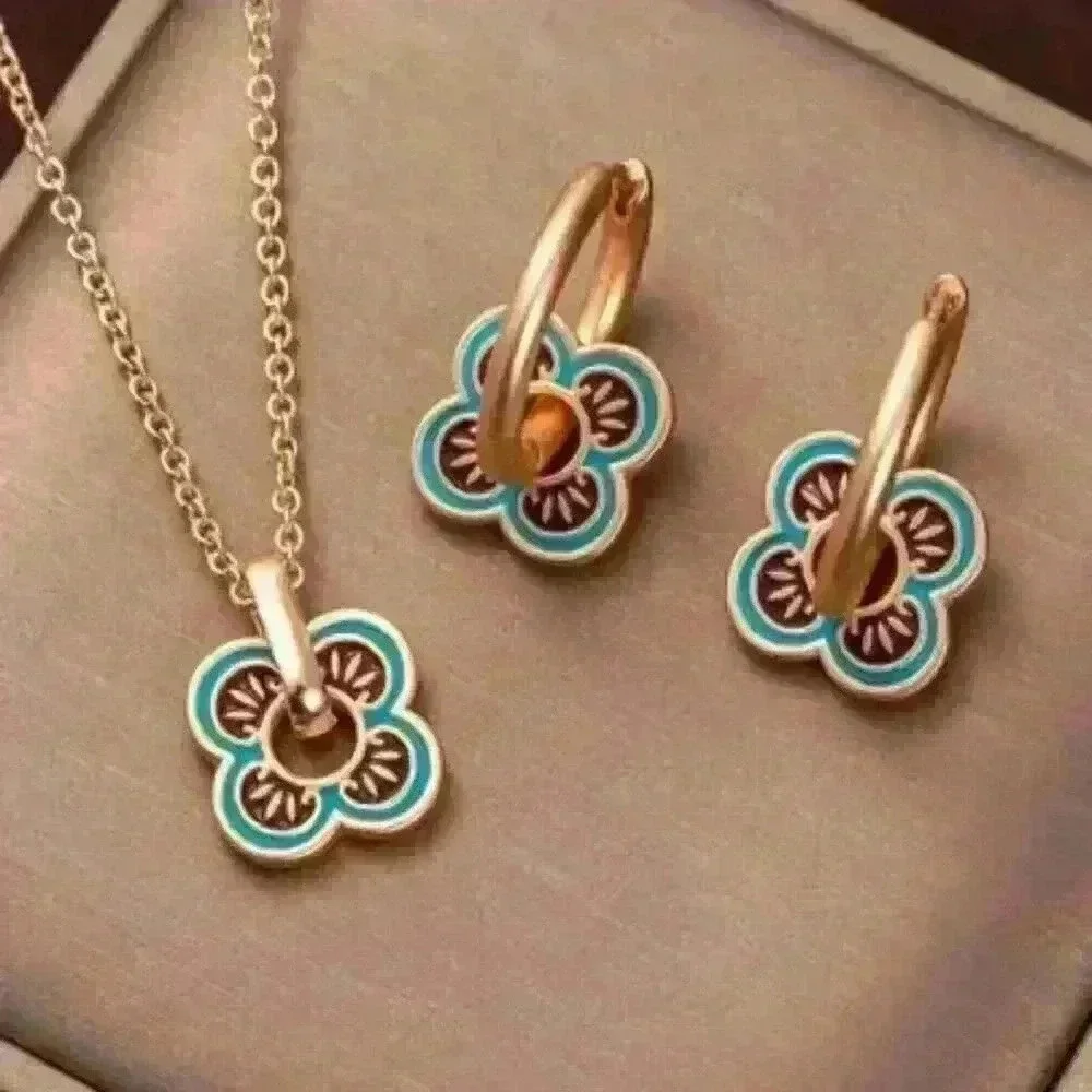 Clover Enamel Pendant & Earrings Set in Gold Necklace